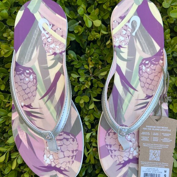 NWT OluKai - HO'OPIO HAU - Size 9 - Silver & Floral - Sandals - Flip Flops - Picture 5 of 7